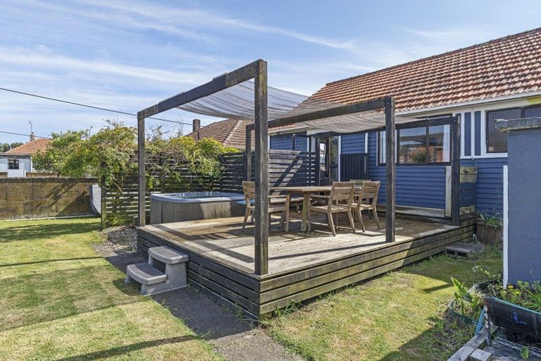 Photo of property in 21 Strange Street, Waitara, 4320