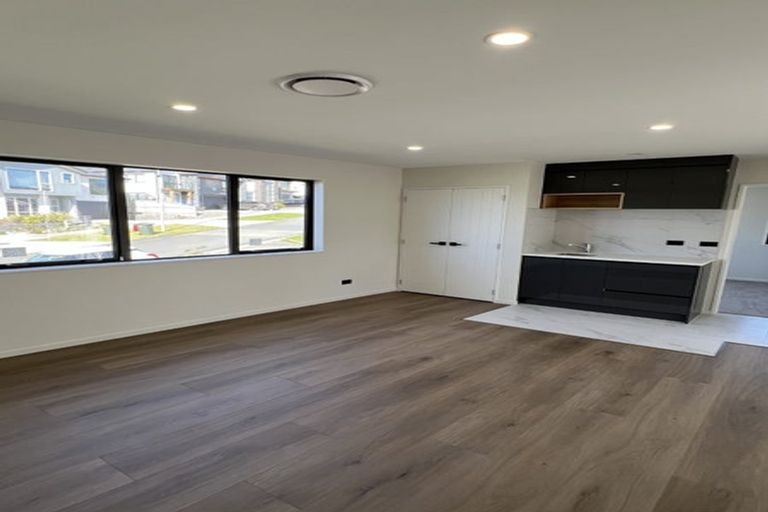 Photo of property in 1 Ripa Street, Flat Bush, Auckland, 2019