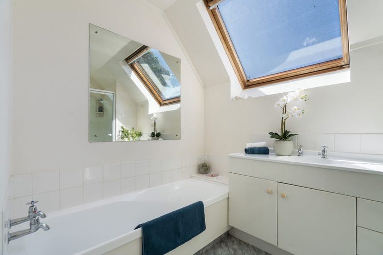 Photo of property in 1/12 Coroglen Avenue, Birkenhead, Auckland, 0626