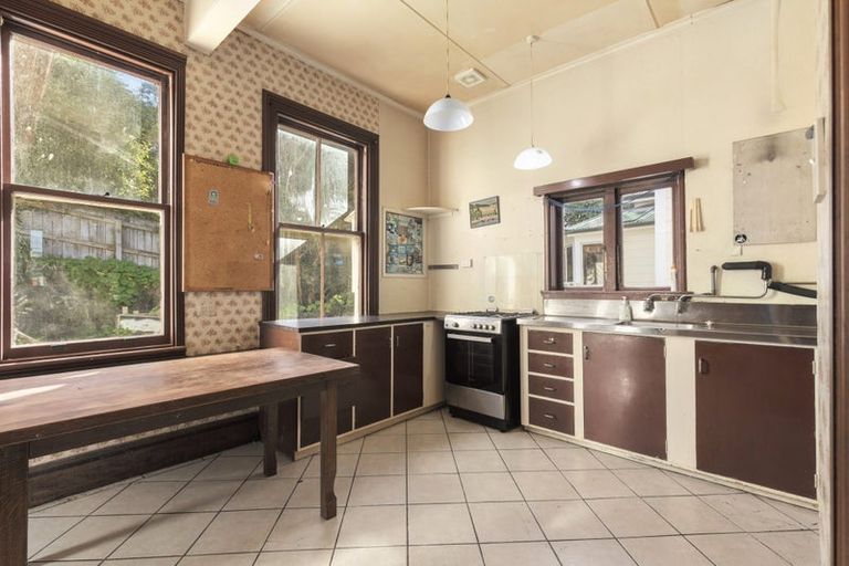 Photo of property in 18 Talavera Terrace, Kelburn, Wellington, 6012