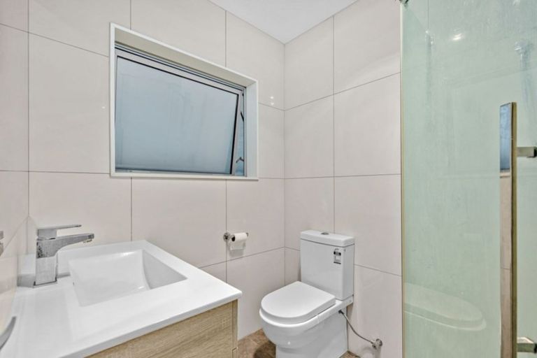 Photo of property in 102b San Marino Drive West, Henderson, Auckland, 0612