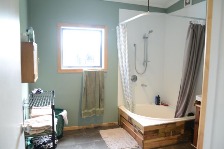 Photo of property in 28 Johnson Street, Tuakau, 2121