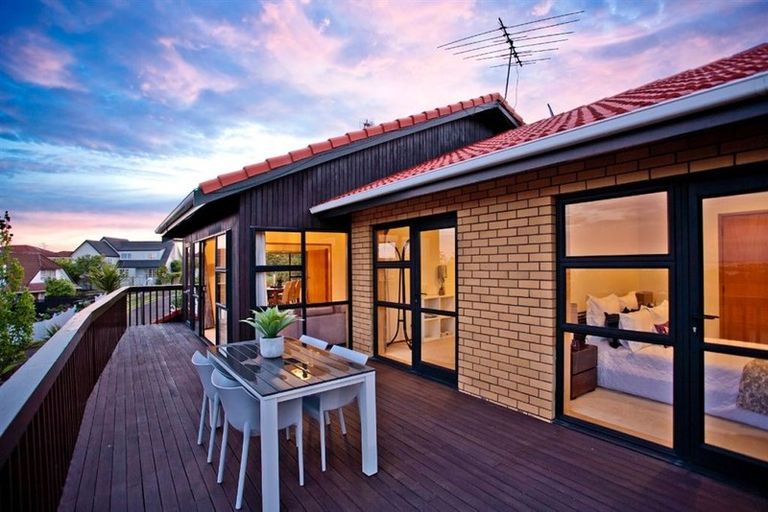 Photo of property in 12 Bragato Place, Chatswood, Auckland, 0626