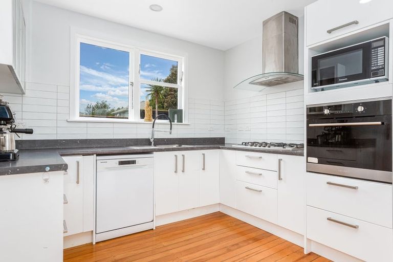 Photo of property in 16 Sasanof View, Ascot Park, Porirua, 5024