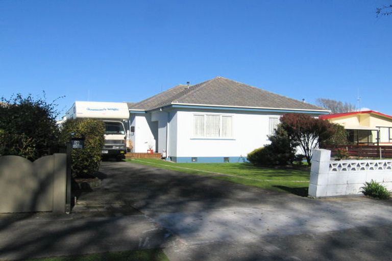Photo of property in 28 Haydon Street, Roslyn, Palmerston North, 4414
