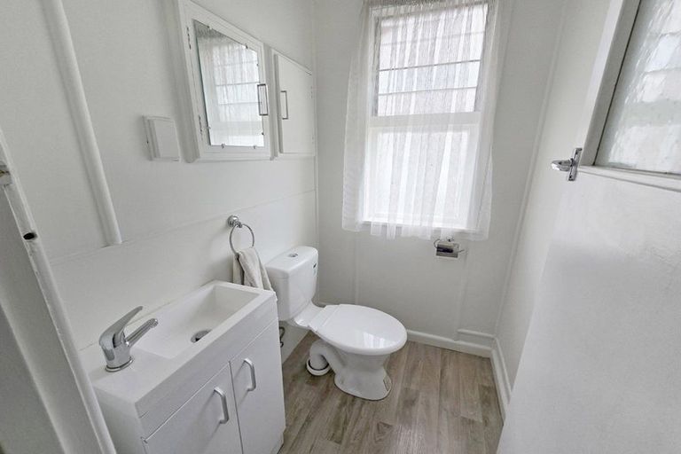 Photo of property in 70 Nuffield Avenue, Marewa, Napier, 4110