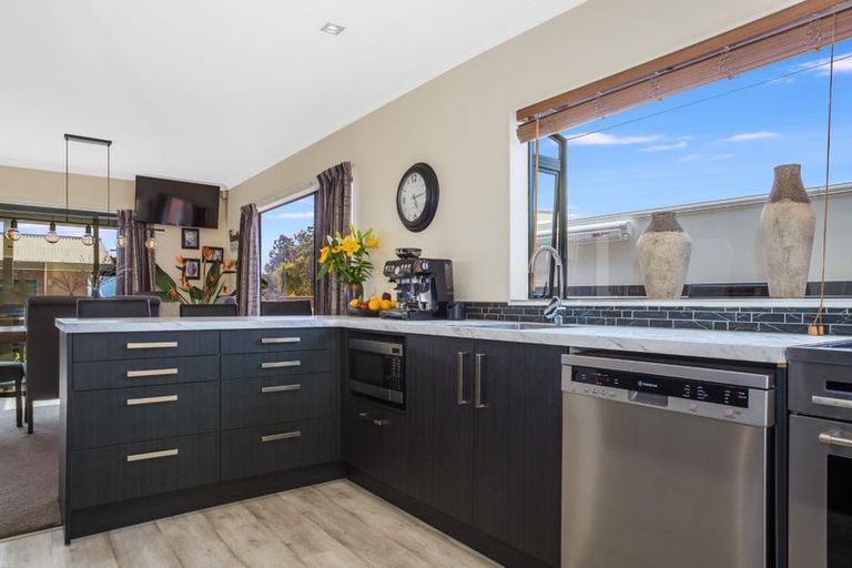 Photo of property in 25 Pine Ridge Terrace, Waikanae Beach, Waikanae, 5036