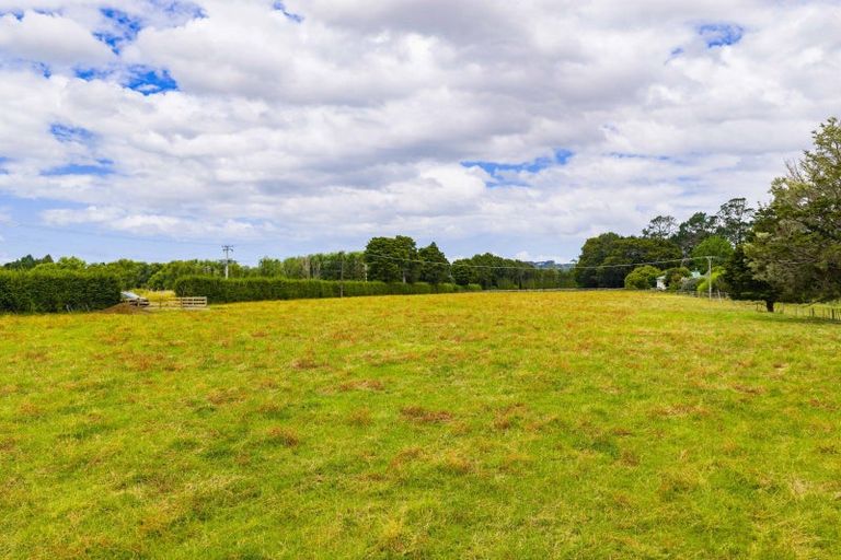 Photo of property in 326 Tauraroa Road, Maungakaramea, 0178