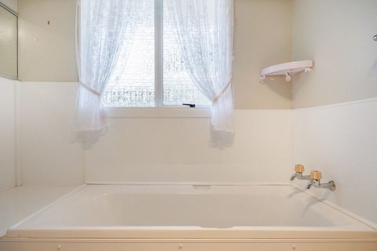 Photo of property in 12a Cecil Place, Cloverlea, Palmerston North, 4412