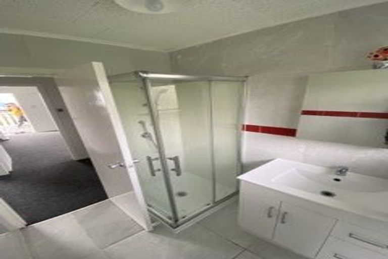 Photo of property in 302 Swanson Road, Henderson, Auckland, 0610