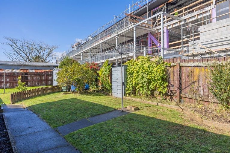 Photo of property in 2/39 Rathgar Road, Henderson, Auckland, 0610