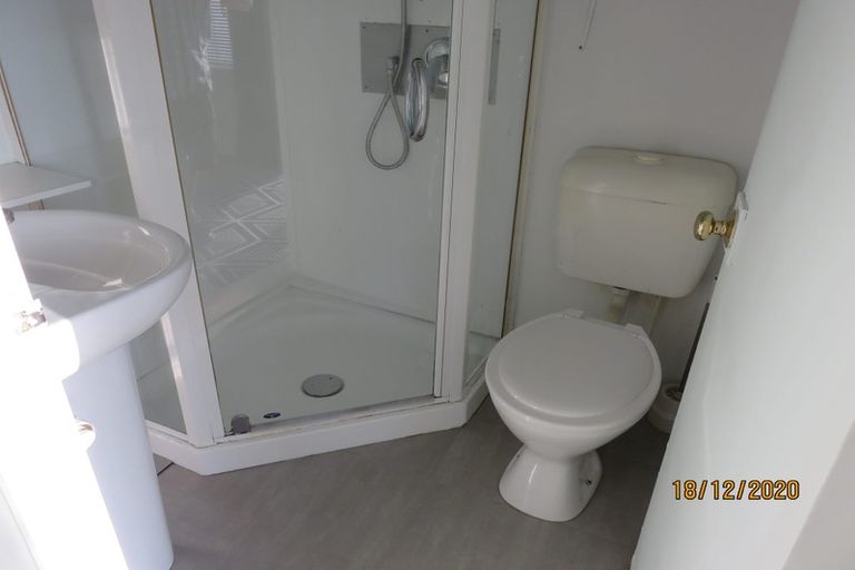 Photo of property in 2/328 East Coast Road, Sunnynook, Auckland, 0632