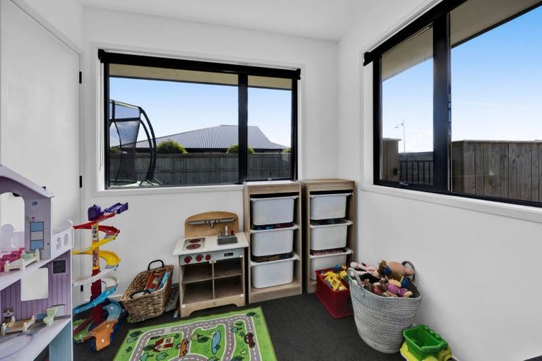 Photo of property in 35 County Drive, Hawera, 4610