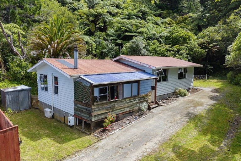 Photo of property in 7 Waipuna Grove, Stokes Valley, Lower Hutt, 5019