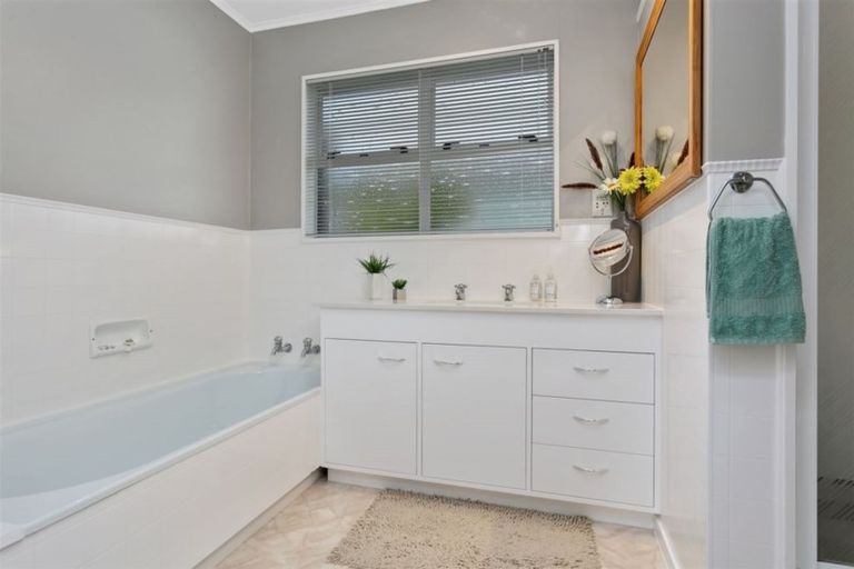 Photo of property in 8 Lauderdale Road, Papakowhai, Porirua, 5024