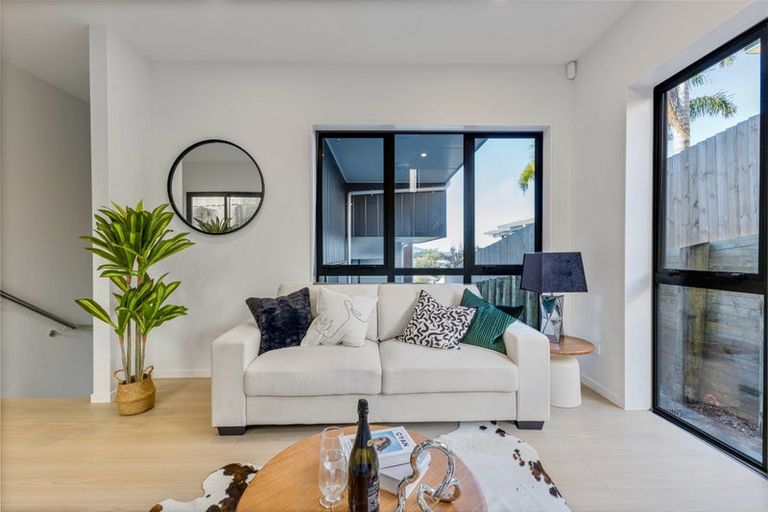 Photo of property in 44e Bruce Road, Glenfield, Auckland, 0629