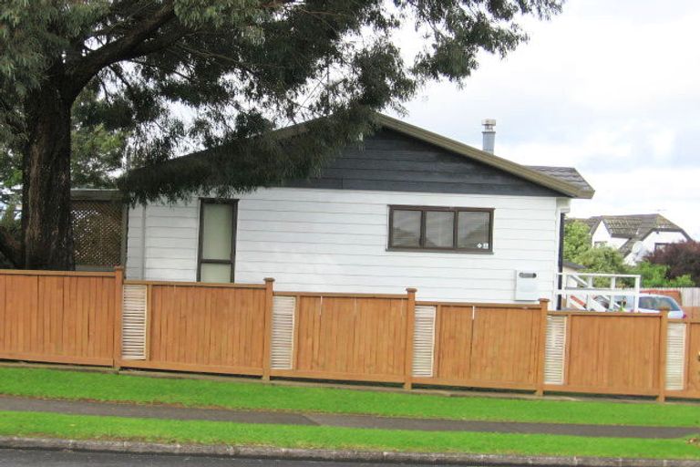 Photo of property in 132 Bradbury Road, Botany Downs, Auckland, 2010