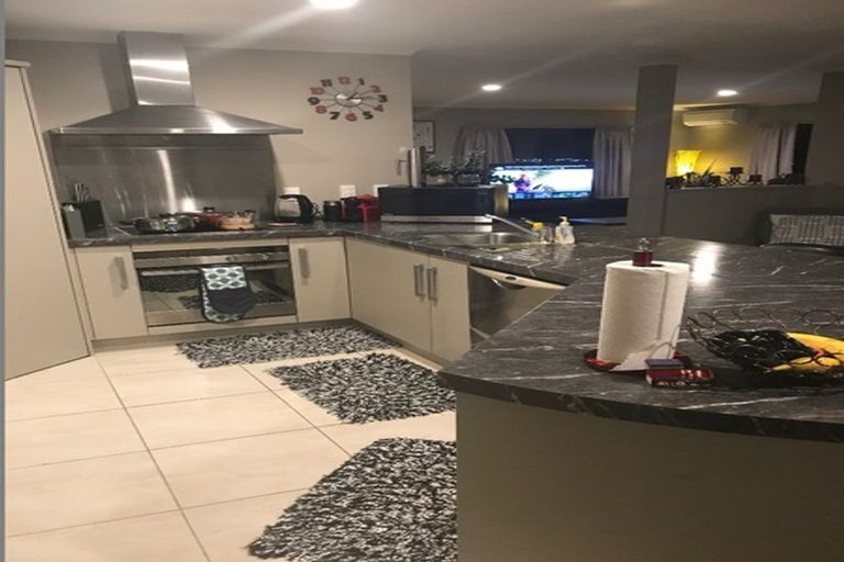 Photo of property in 22 Percy Kinsman Crescent, Riverstone Terraces, Upper Hutt, 5018