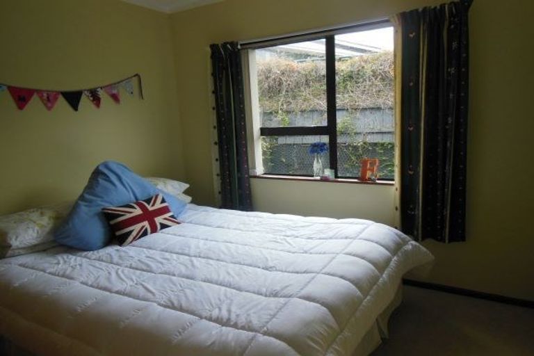 Photo of property in 11 Robert Grove, Paraparaumu, 5032