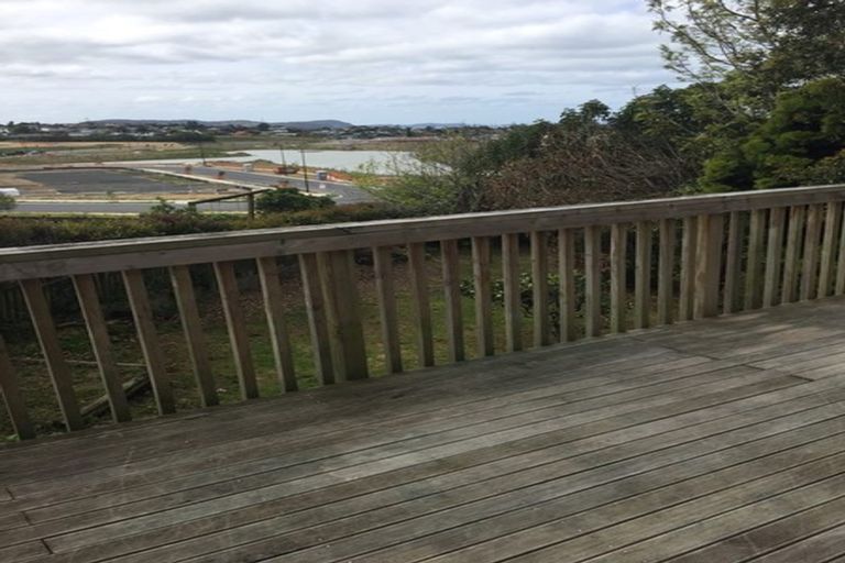 Photo of property in 26 Tawhana Crescent, Red Beach, 0932