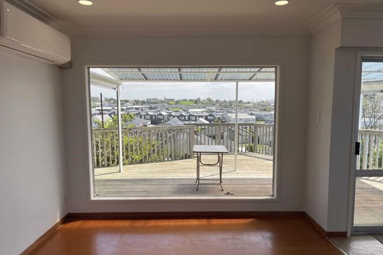 Photo of property in 20 Tawhana Crescent, Red Beach, 0932
