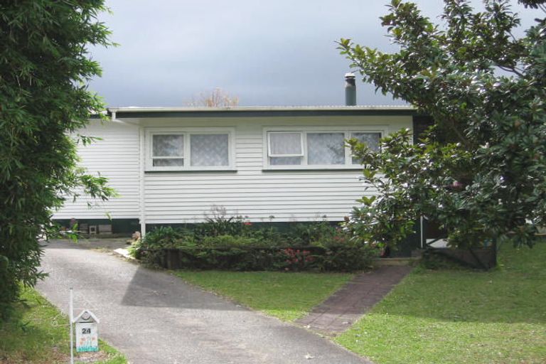 Photo of property in 24 Patts Avenue, Glendene, Auckland, 0602