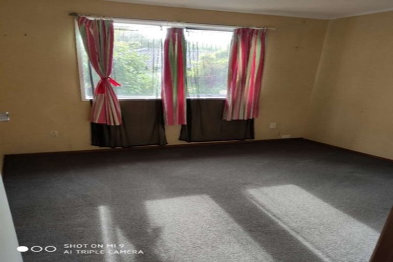 Photo of property in 22 Parrs Cross Road, Henderson, Auckland, 0612