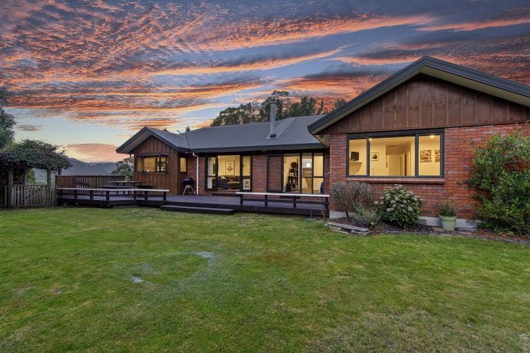 Photo of property in 6 Sylvan Way, Silverstream, Upper Hutt, 5019