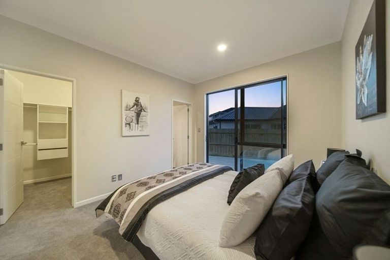 Photo of property in 104 Twin Parks Rise, Papakura, 2110