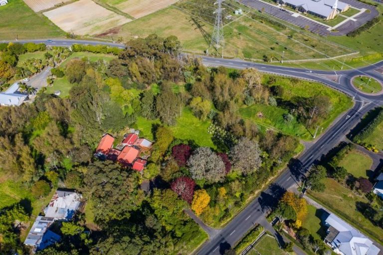 Photo of property in 1 Ranfurly Road, Alfriston, Auckland, 2105