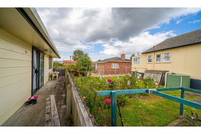 Photo of property in 2 Fruitvale Road, New Lynn, Auckland, 0600