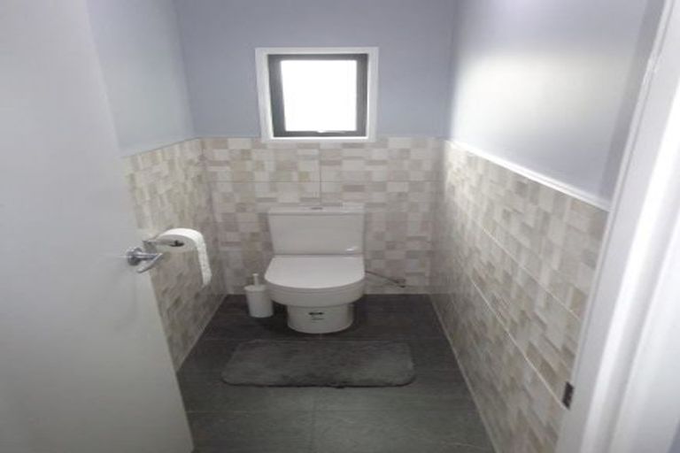 Photo of property in 81 Hobsonville Road, West Harbour, Auckland, 0618