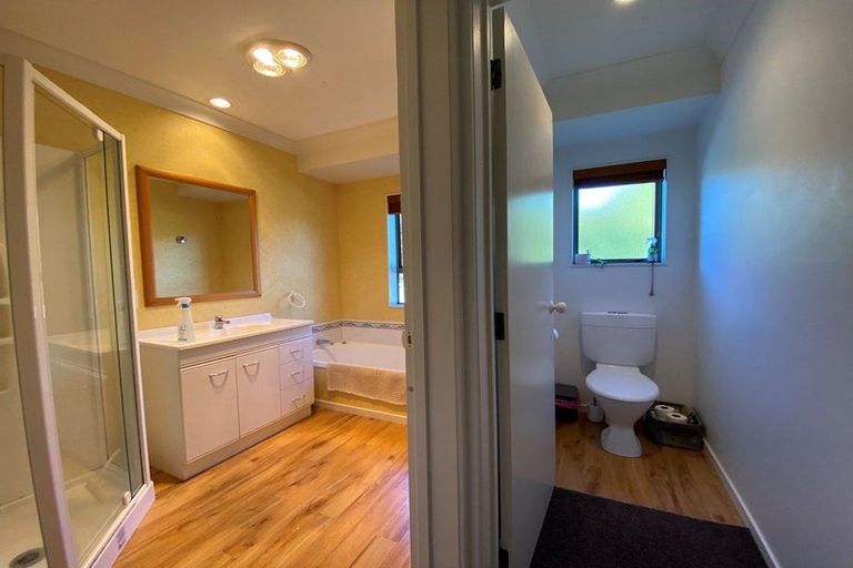 Photo of property in 11 Crown Hill, Paraparaumu, 5032