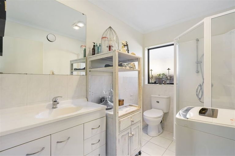 Photo of property in 37 Minaret Drive, Bucklands Beach, Auckland, 2014