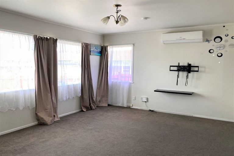 Photo of property in 49 Robertson Road, Favona, Auckland, 2024