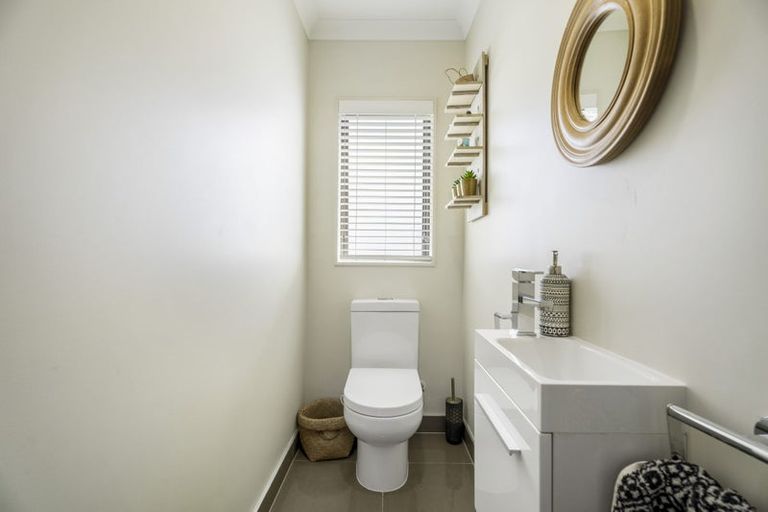 Photo of property in 10 Voyager Drive, Gulf Harbour, Whangaparaoa, 0930