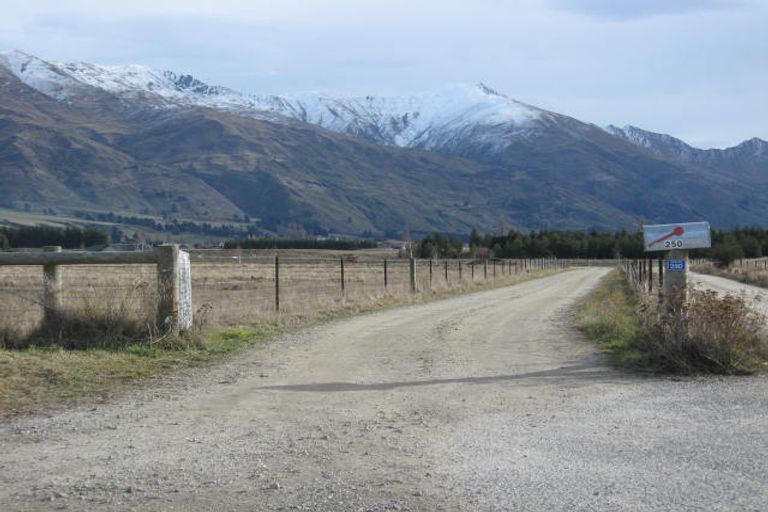 Photo of property in 250 Riverbank Road, Wanaka, 9382