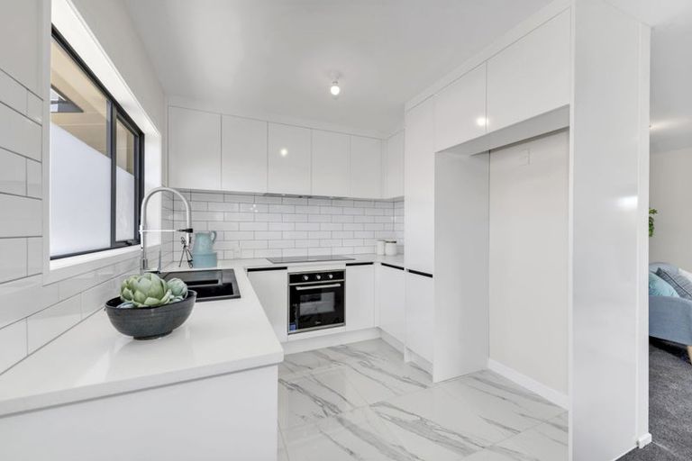 Photo of property in 10 Umu Place, Mangere, Auckland, 2022