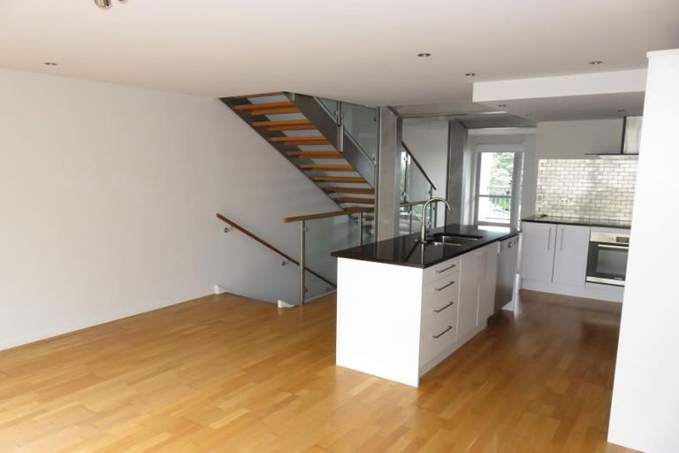 Photo of property in 3/142 Onslow Road, Khandallah, Wellington, 6035