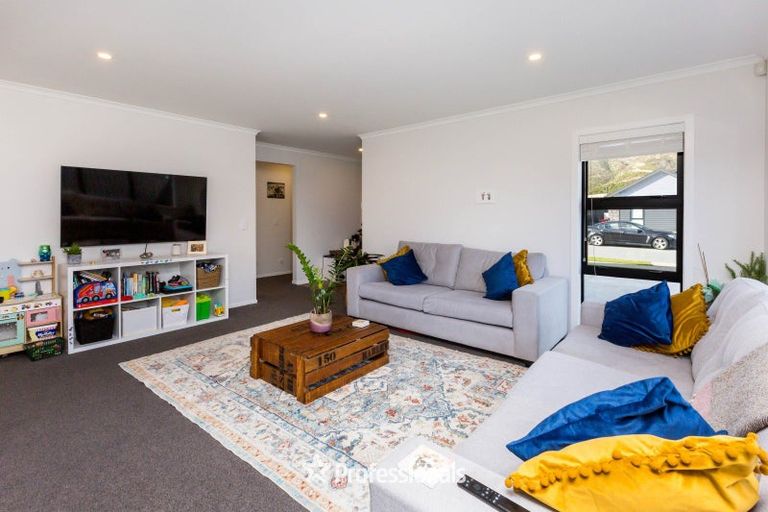 Photo of property in 18 Castletown Street, Wallaceville, Upper Hutt, 5018