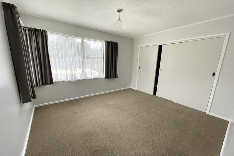 Photo of property in 30 Akaroa Drive, Maupuia, Wellington, 6022