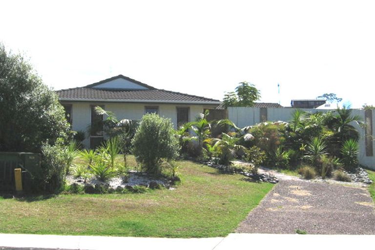 Photo of property in 37 Saddleback Rise, Murrays Bay, Auckland, 0630