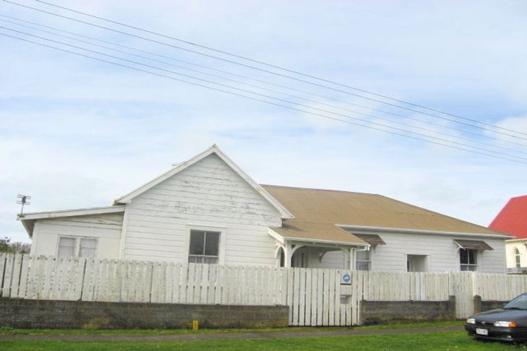 Photo of property in 6 Hutchins Street, Waitara, 4320
