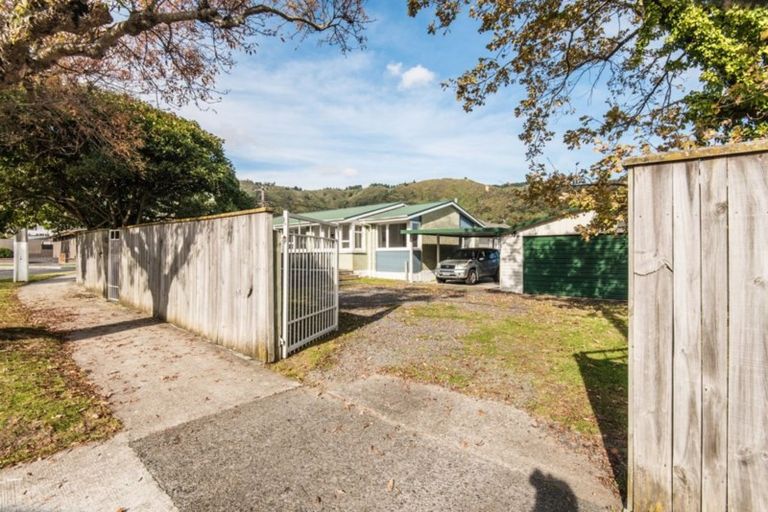 Photo of property in 132 Kowhai Street, Naenae, Lower Hutt, 5011
