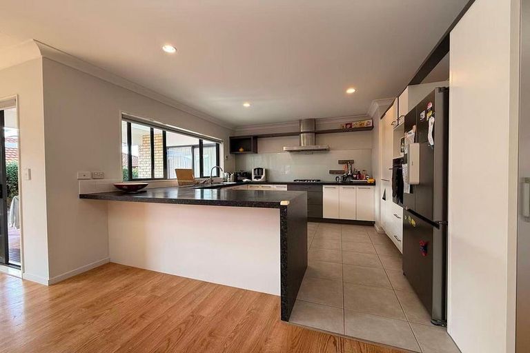 Photo of property in 10 Mary Forgham Drive, Greenhithe, Auckland, 0632