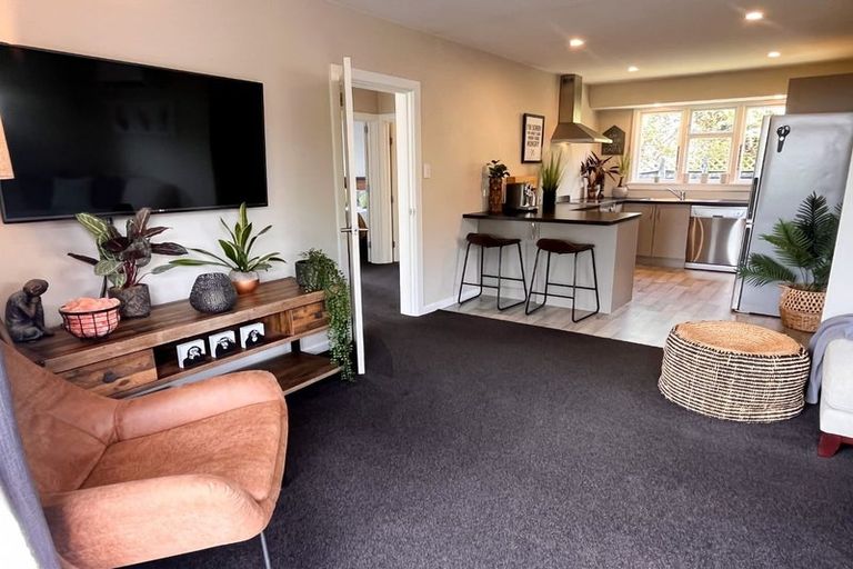 Photo of property in 2 Roscoe Street, Saint Martins, Christchurch, 8022