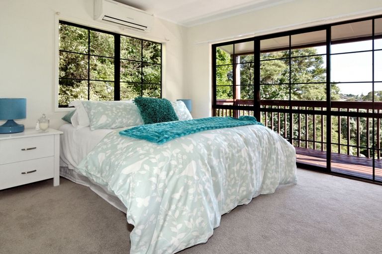 Photo of property in 10 Longfellow Parade, Glen Eden, Auckland, 0604