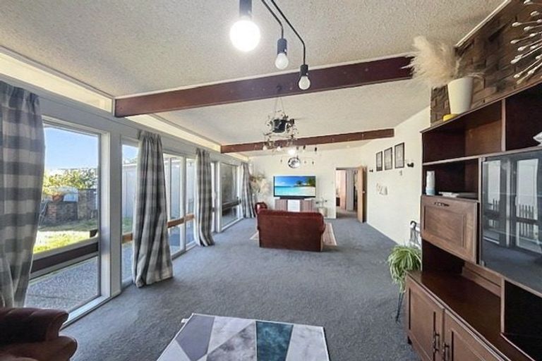 Photo of property in 8 Kimberley Grove, Westbrook, Palmerston North, 4412