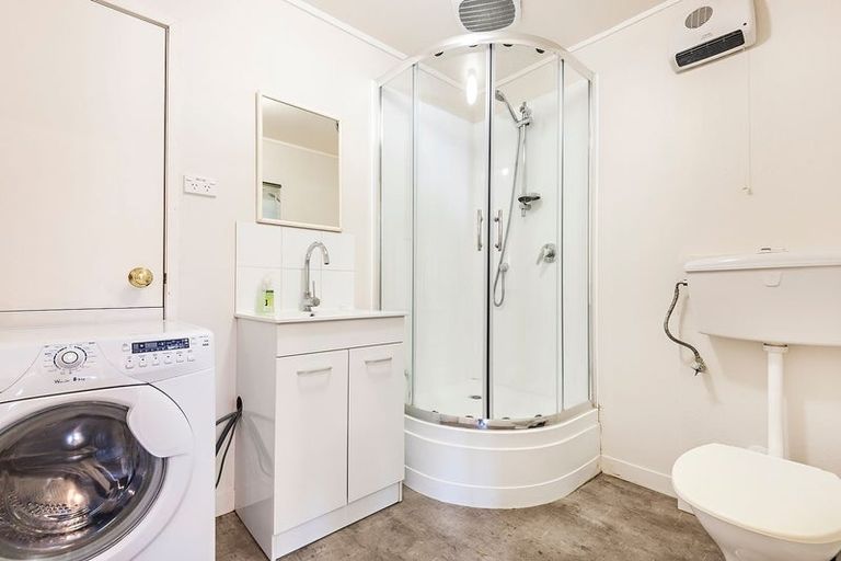 Photo of property in 2 Kopiko Way, Brooklyn, Wellington, 6021