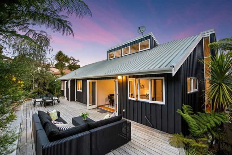 Photo of property in 70 Heathcote Road, Castor Bay, Auckland, 0620